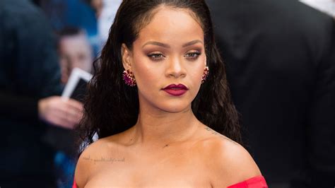 15 Celebrity Cleavage Moments: Rihanna, Jayne Mansfield, and。